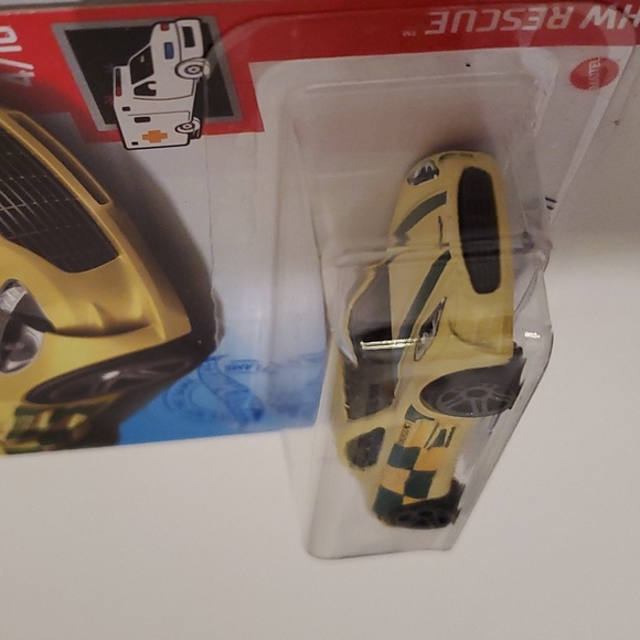 Aston Martin One-77 Yellow Hot Wheels Rescue Series 4/10 FACTORY SEALED - Picture 2 of 7